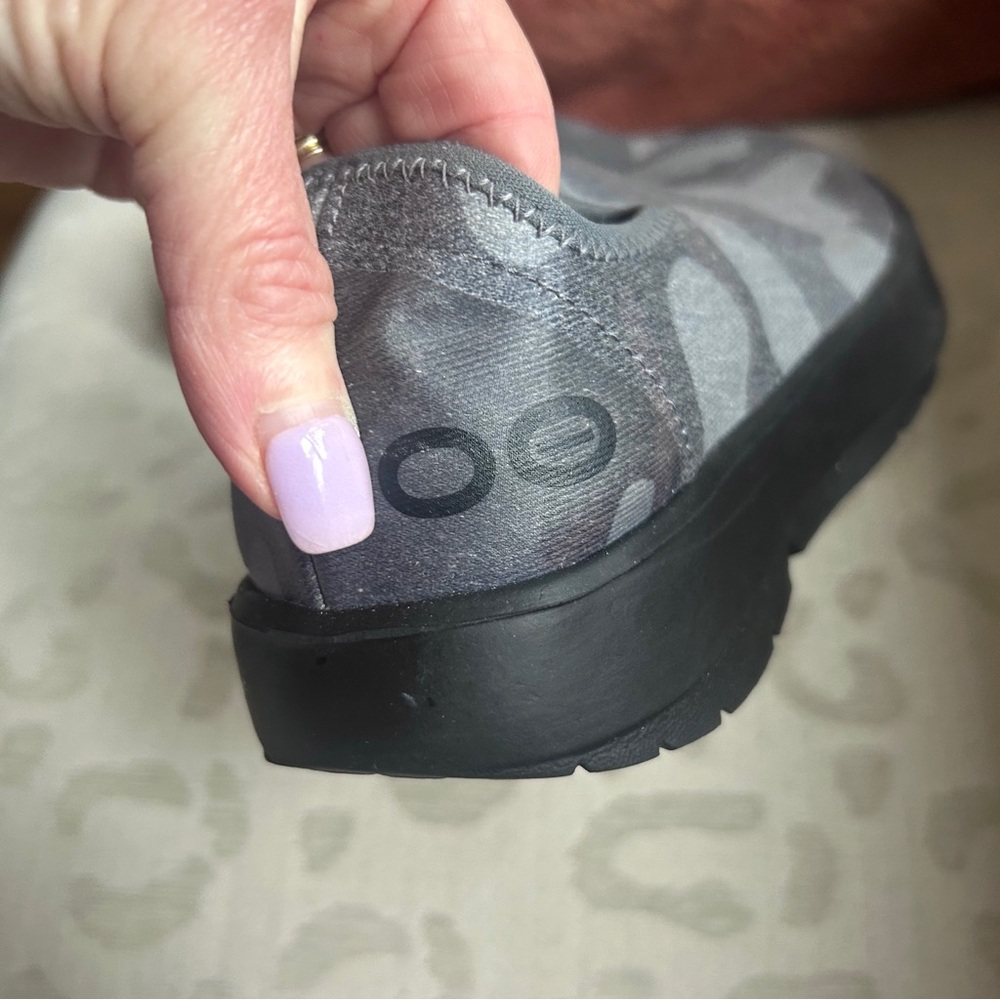 OOFOS OOmg EeZee LTD Gray Camouflage Slip-On Shoes size 7 EU38 - Picture 2 of 9